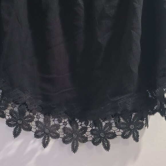 Black crop blouse with lace bottom detail and peekaboo sleeve. Like new - Picture 3 of 5